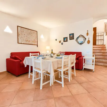 Alba Ruja 1 With Pool Close To Amenities アパート
